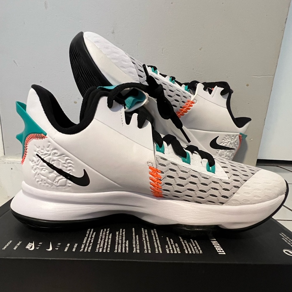 Lebron Witness V white clear jade